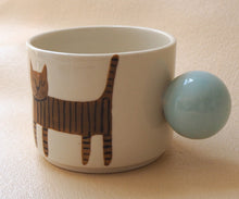 Load image into Gallery viewer, Handmade Ceramic Cup- White Cup with Blue andle/Cat