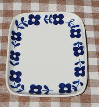 Load image into Gallery viewer, Small Handmade Ceramic Plate- daisy-square
