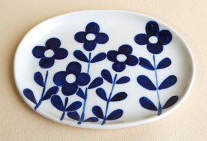 Small Handmade Ceramic Plate- daisies- oval